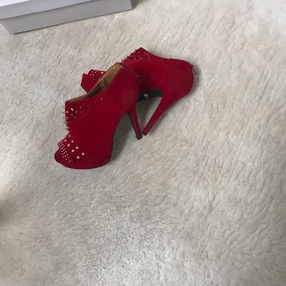 Stunning Red Suede High Heels Shoes - Picture 2 of 5